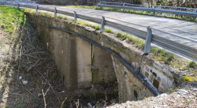 Il ponte sul Rio Groppolo lungo la strada provinciale 15 nel comune di Ventasso, oggetto dei lavori.