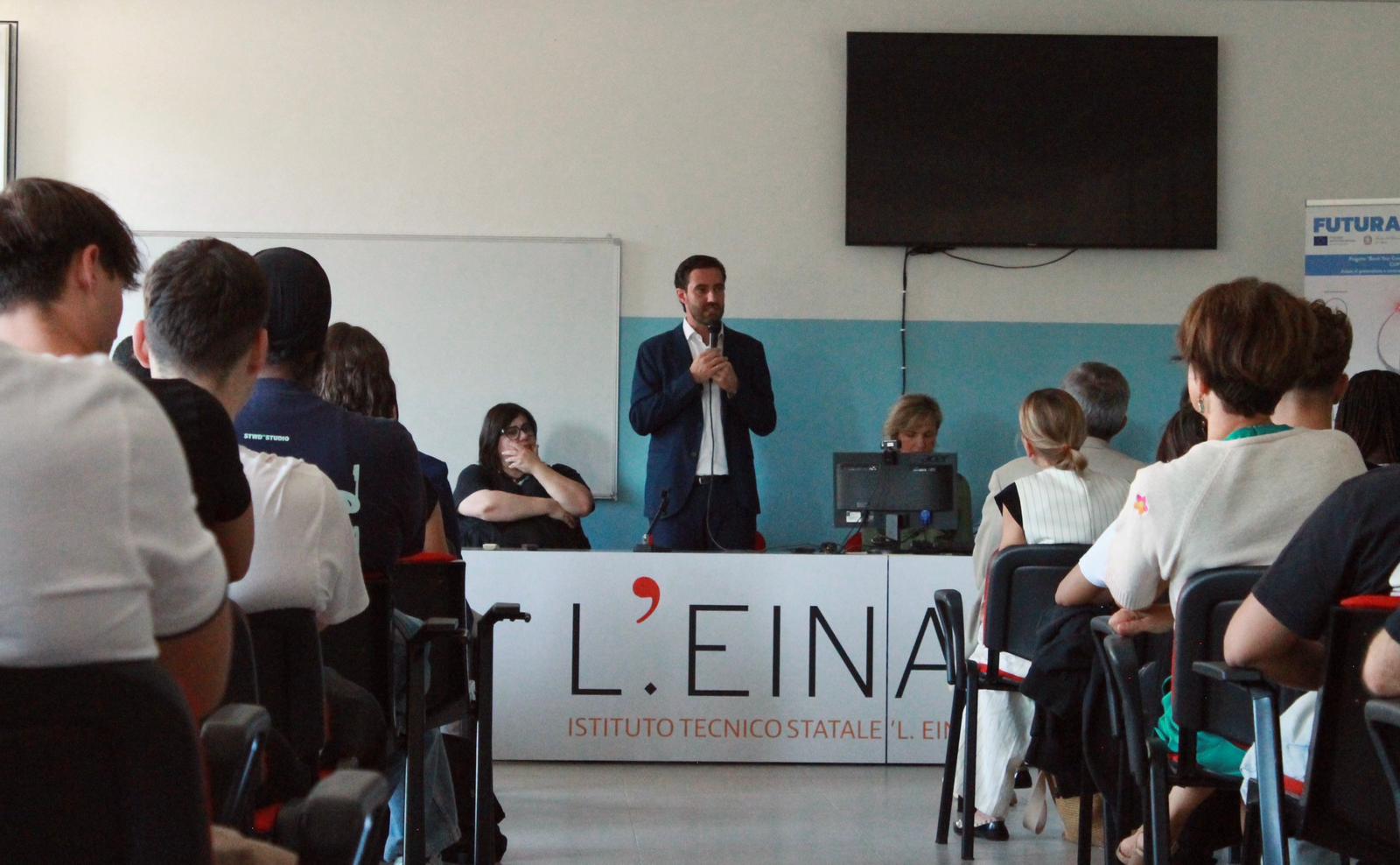 Il Presidente Zanni parla ai ragazzi dell'istituto Einaudi di Correggio
