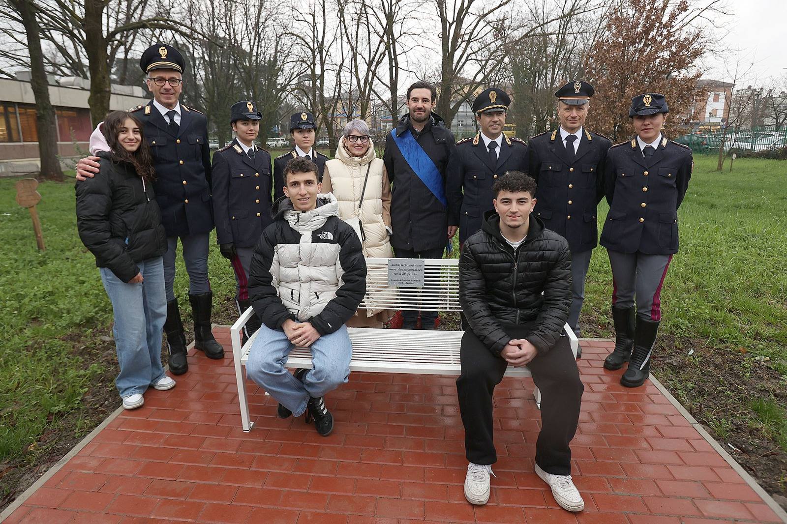 Gli studenti del Pascal, del Canossa e del Nobili assieme a Zanni, Iori e agli agenti della Polizia Stradale