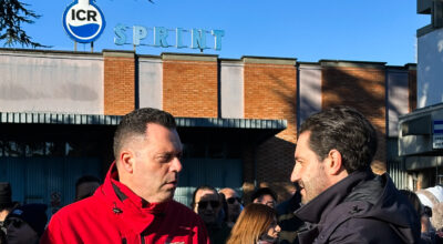 Zanni davanti allo stabilimento dell'Industria Chimica Reggiana