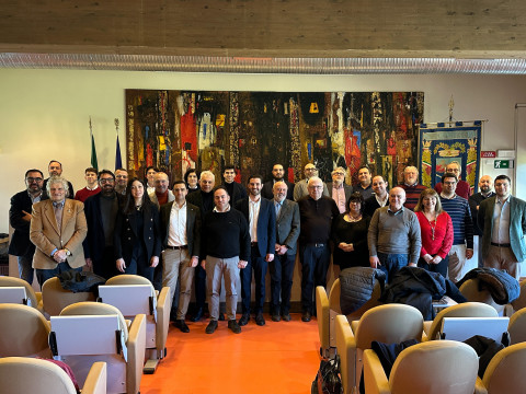 Foto di gruppo, i sindaci della provincia di Reggio Emilia a Casa Cervi in occasione dell'Assemblea dei Sindaci