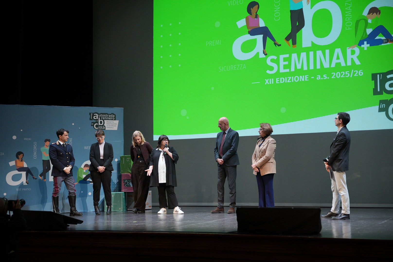 Il momento istituzionale a teatro, interviene per la Provincia la Vicepresidente Francesca Bedogni