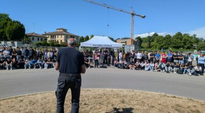 uno scatto dell'incontro fra studenti e forse dell'ordine