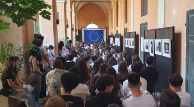 I ragazzi delle scuole superiori di secondo grado della provincia durante l'incontro organizzato prima della partenza da Fondazione E35