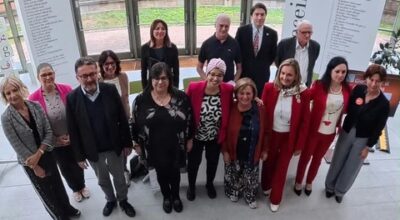 Foto di gruppo al termine della conferenza stampa FAI Autunno 2026, per la Provincia era presente la Vicepresidente Francesca Bedogni