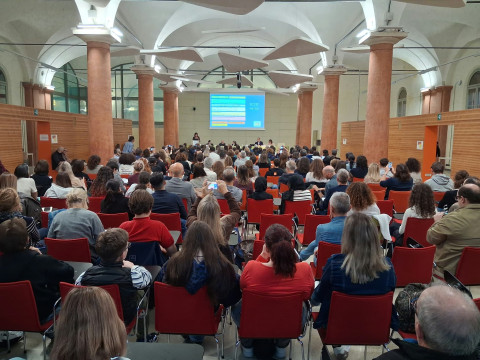 L'aula magna Pietro Manodori piena in occasione dell'incontro con studenti e famiglie