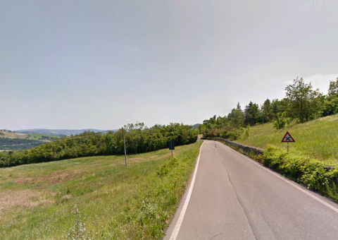 Tratto generico a scopo illustrativo dell'SP89 a Regnano nel Comune di Viano. Credits Google Street View.